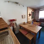 2 Pièce Appartement *